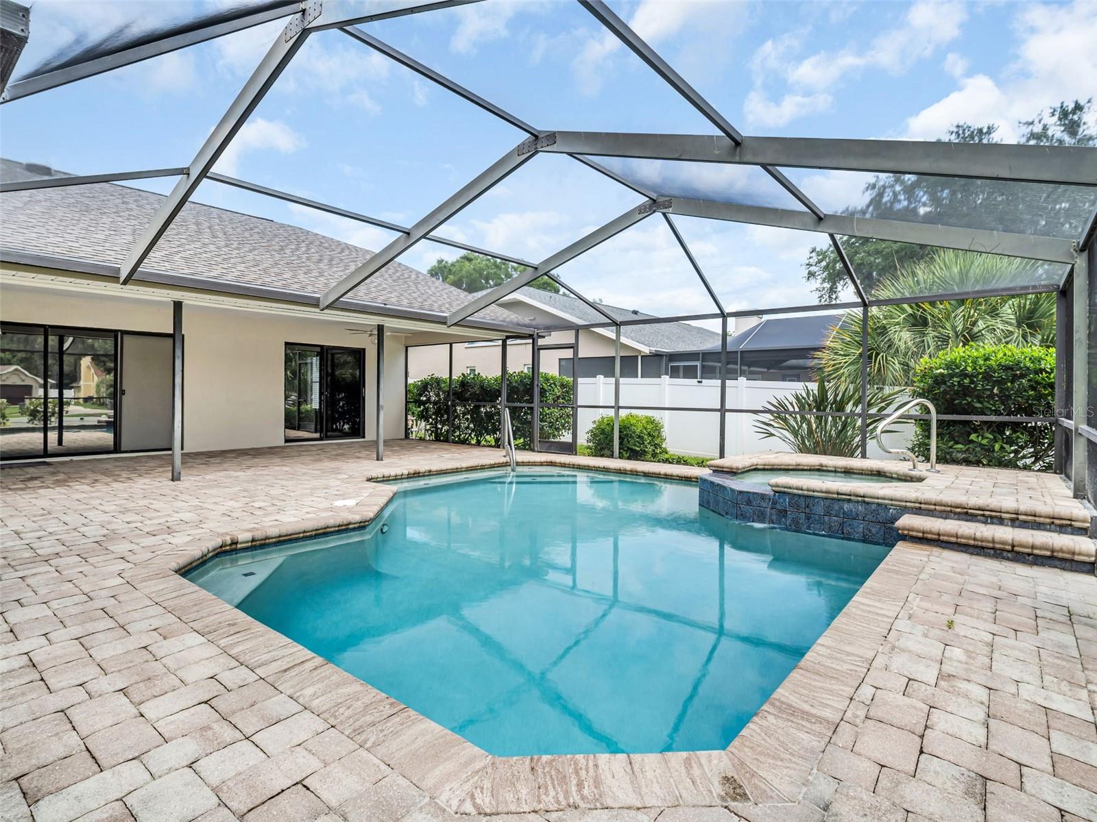WHISPERING LAKES - Residential