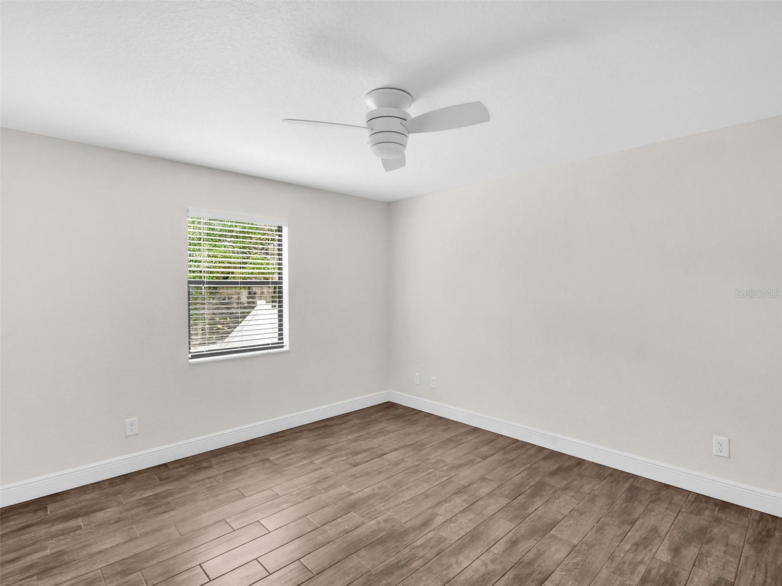 WHISPERING LAKES - Residential