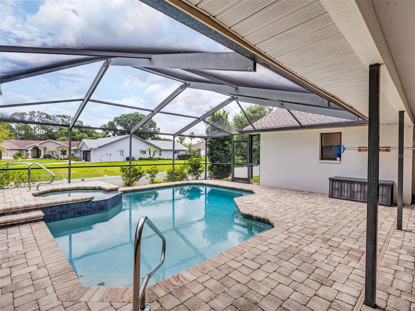 WHISPERING LAKES - Residential