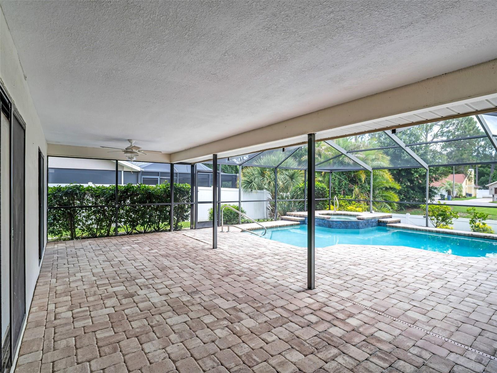 WHISPERING LAKES - Residential