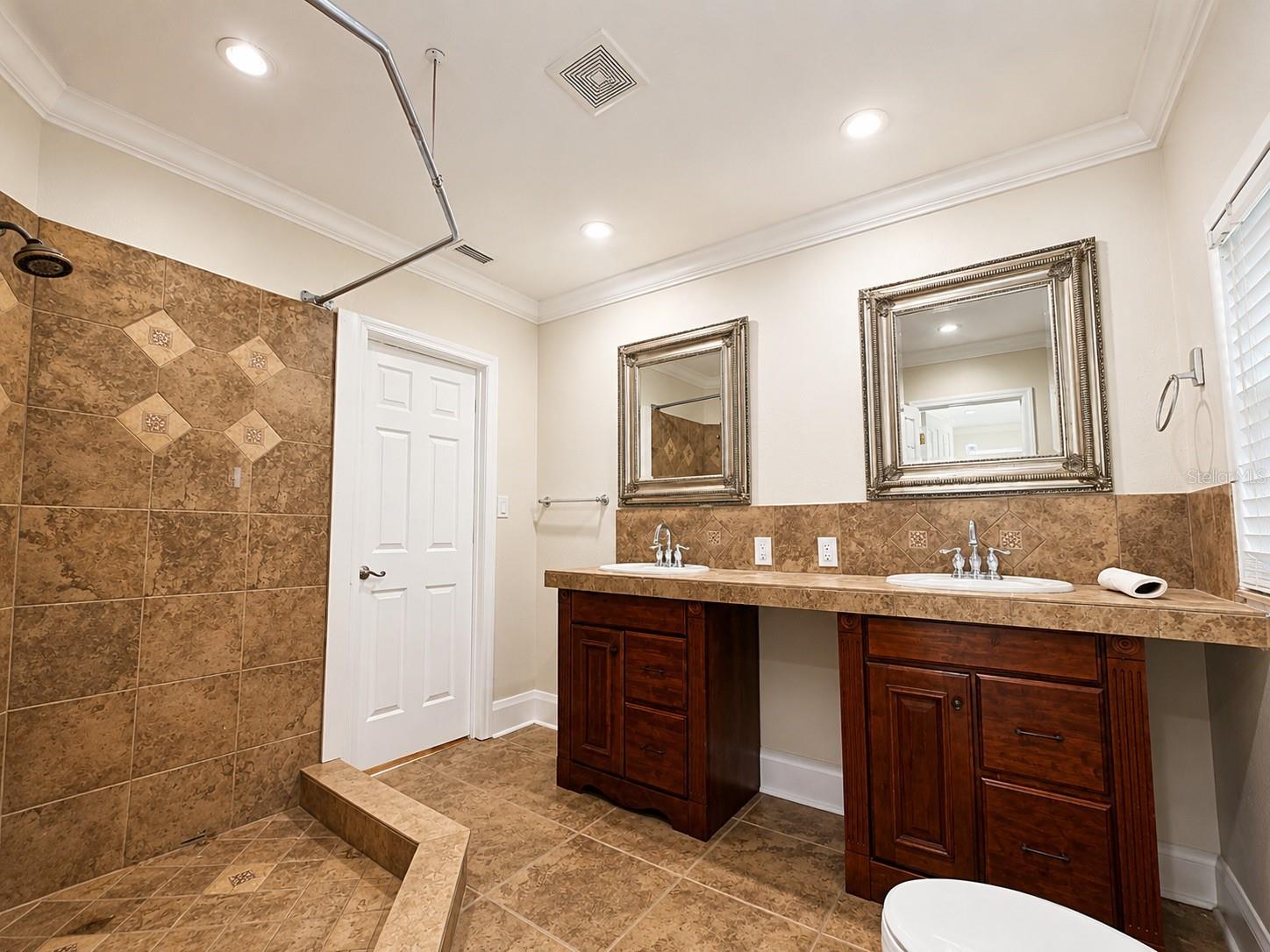 SOUTHSIDE - Residential Lease