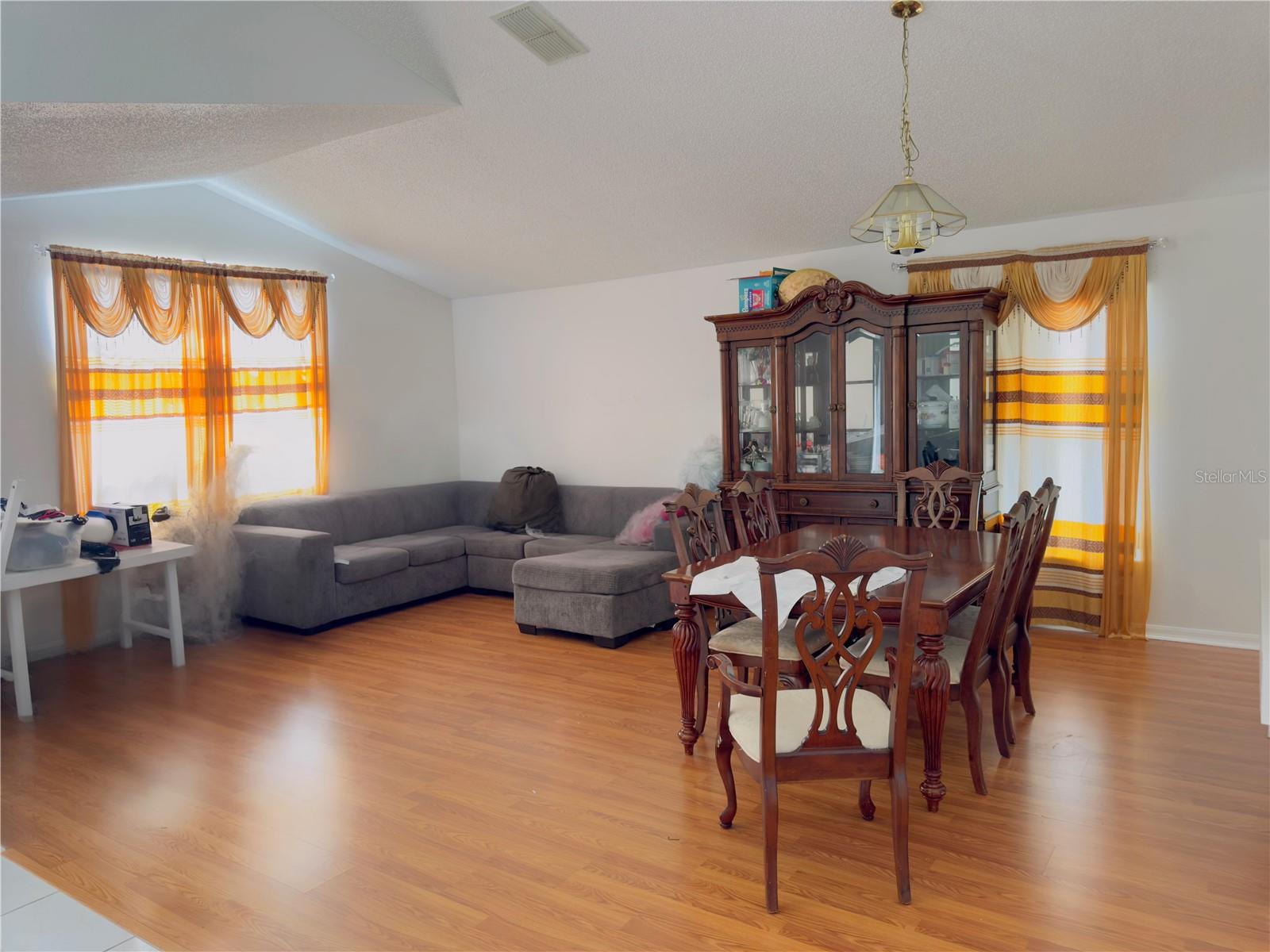 COUNTRY RUN - Residential