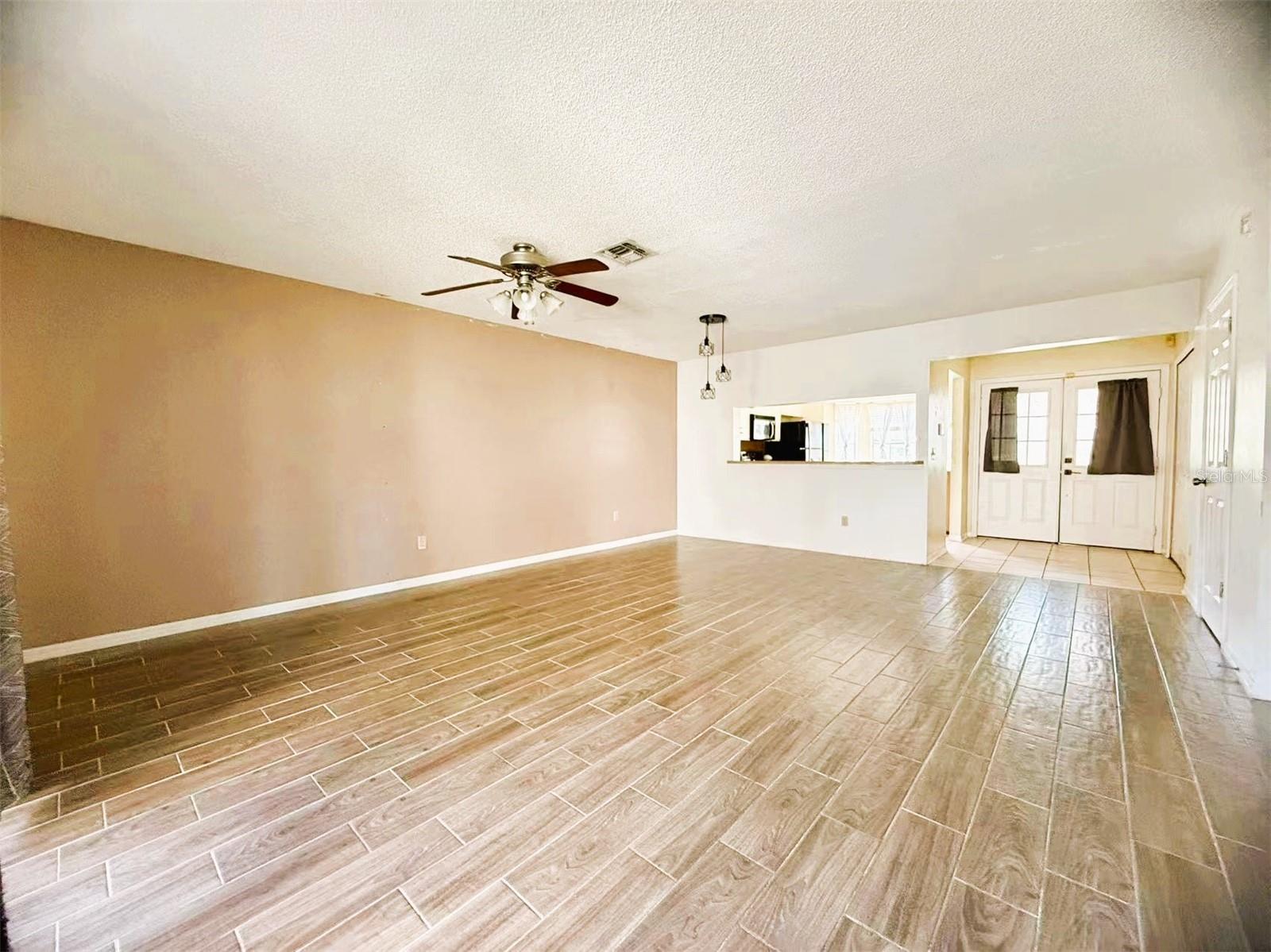 THATCHERS LANDING CONDO 03 - Residential Lease