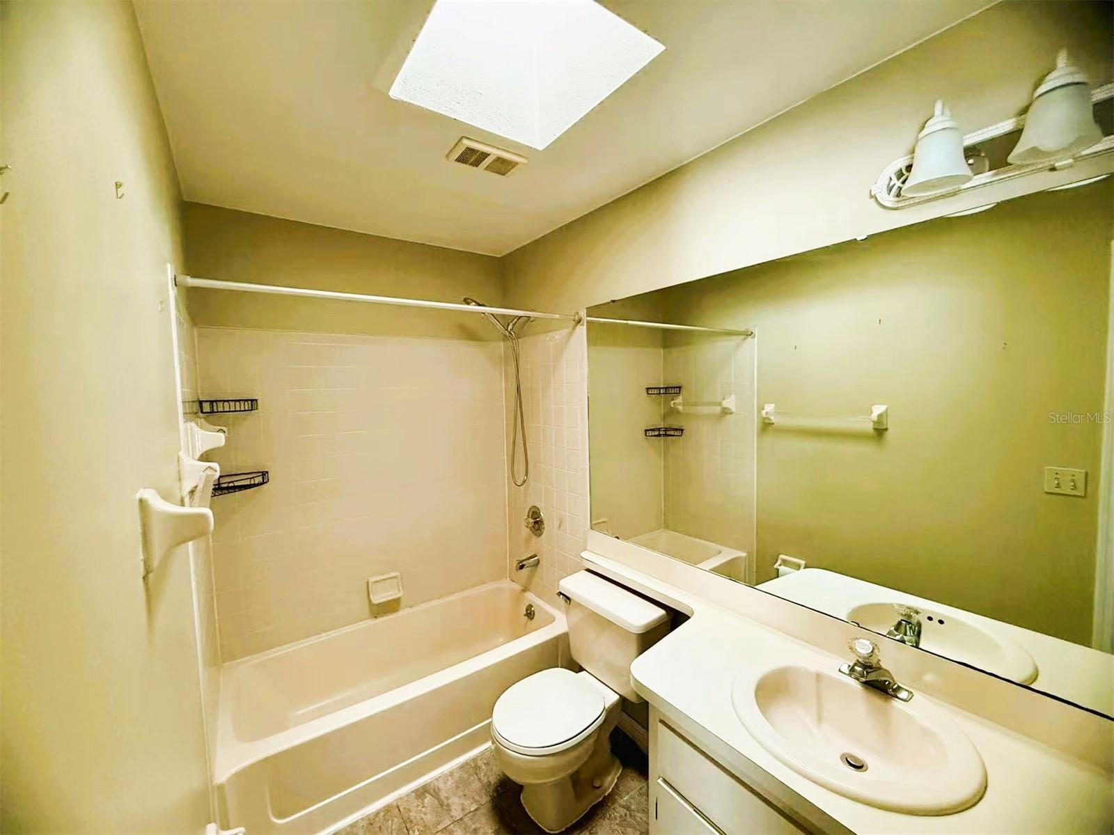 THATCHERS LANDING CONDO 03 - Residential Lease