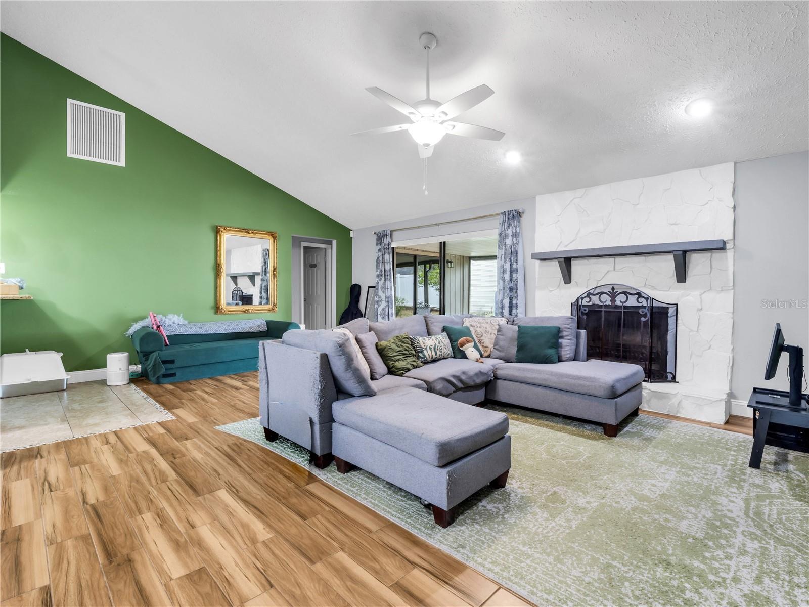 LAKEVIEW VILLAGE SEC A UNI - Residential