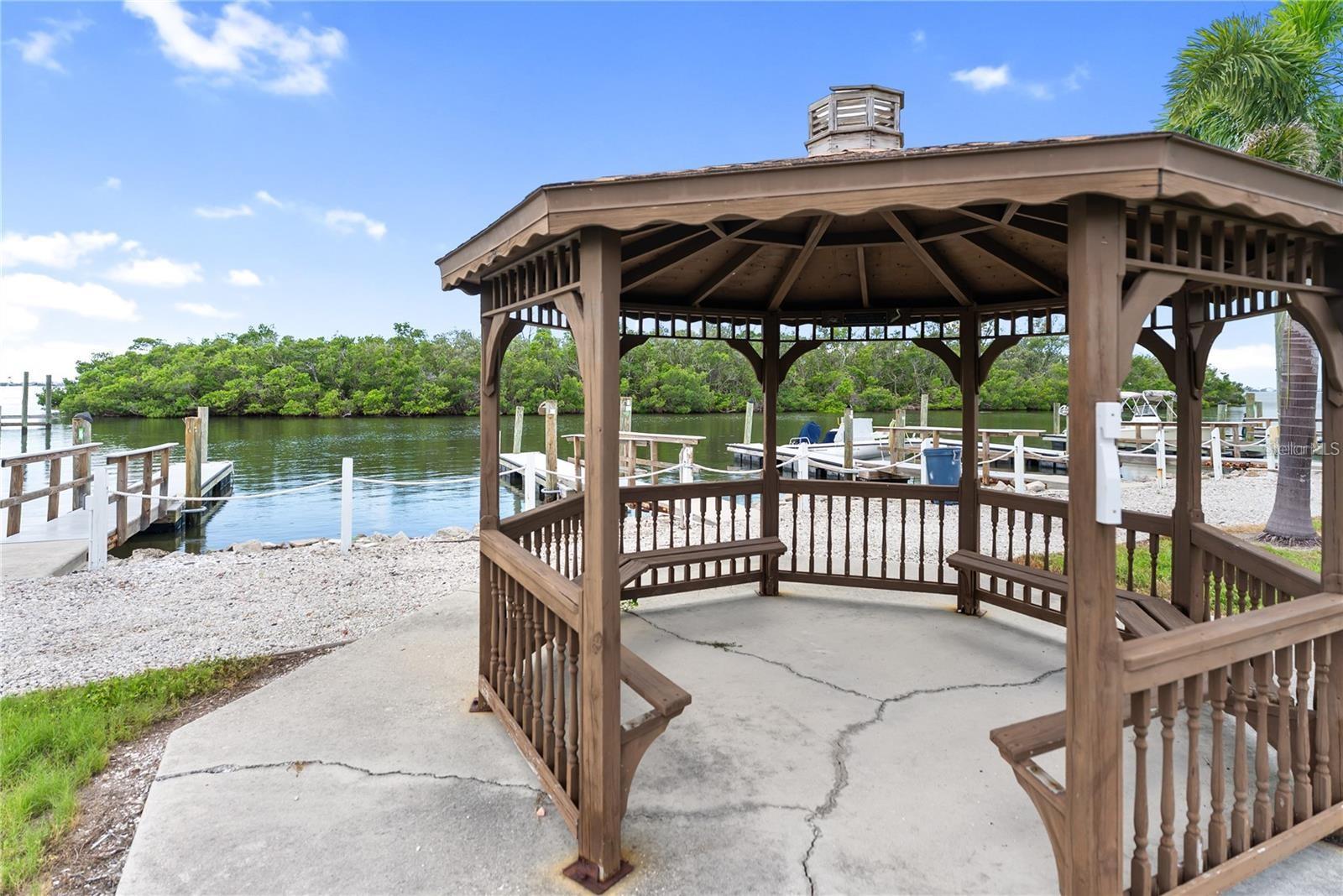 PARADISE BAY ESTATES COOP - Residential