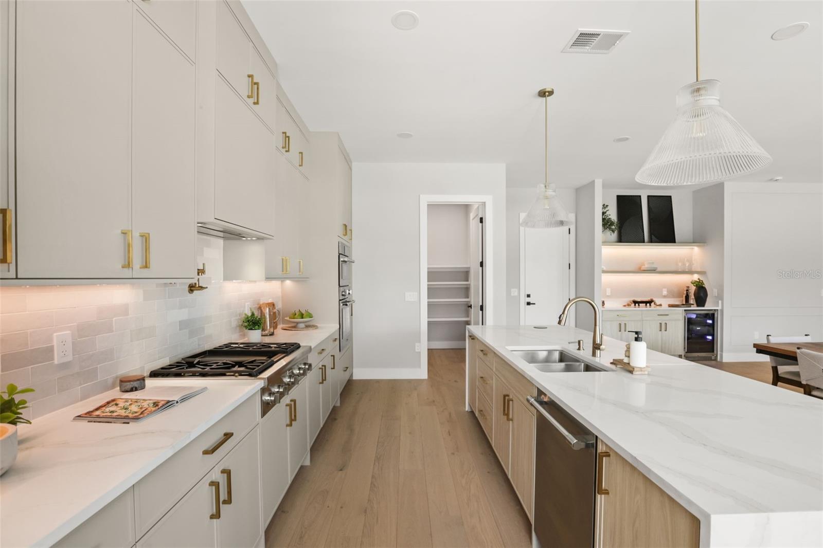 COLLEGE PARK - Residential