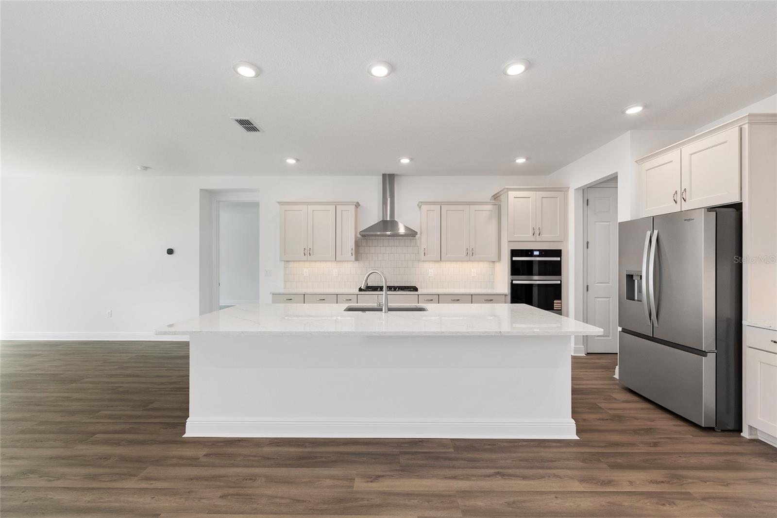 ON TOP OF THE WORLD - Residential