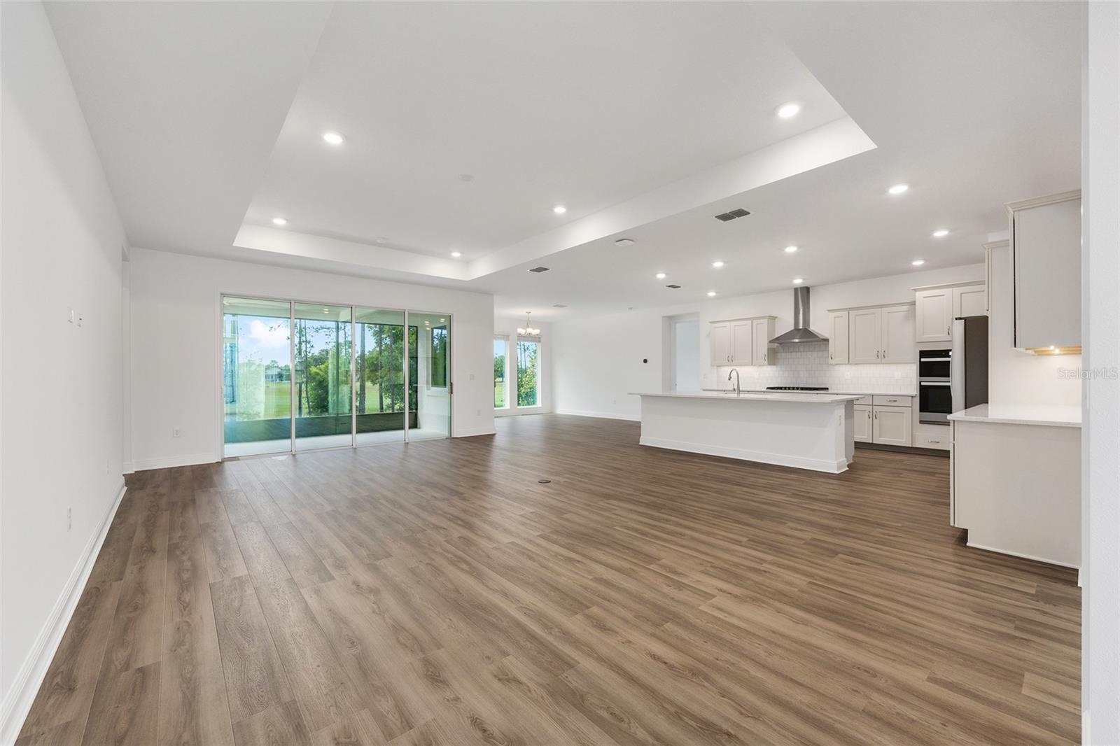 ON TOP OF THE WORLD - Residential