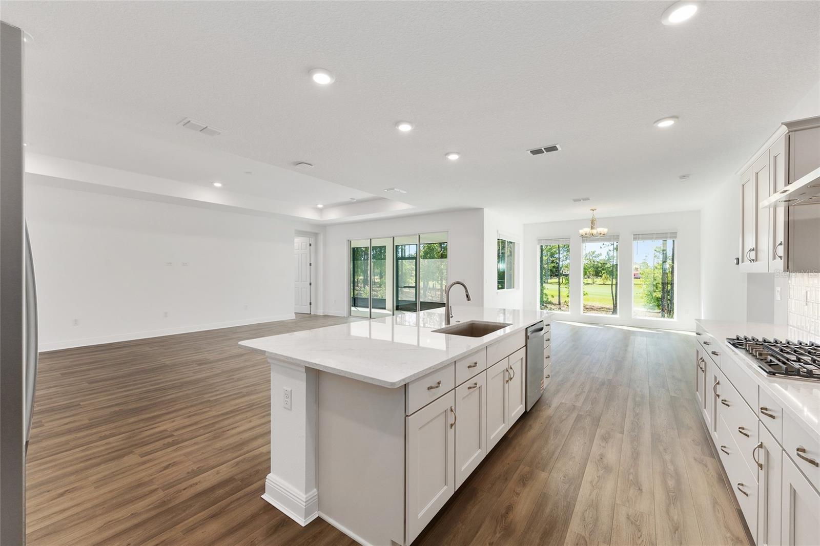 ON TOP OF THE WORLD - Residential