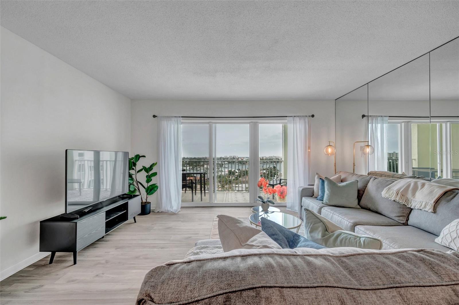 THREE PALMS POINTE - Residential