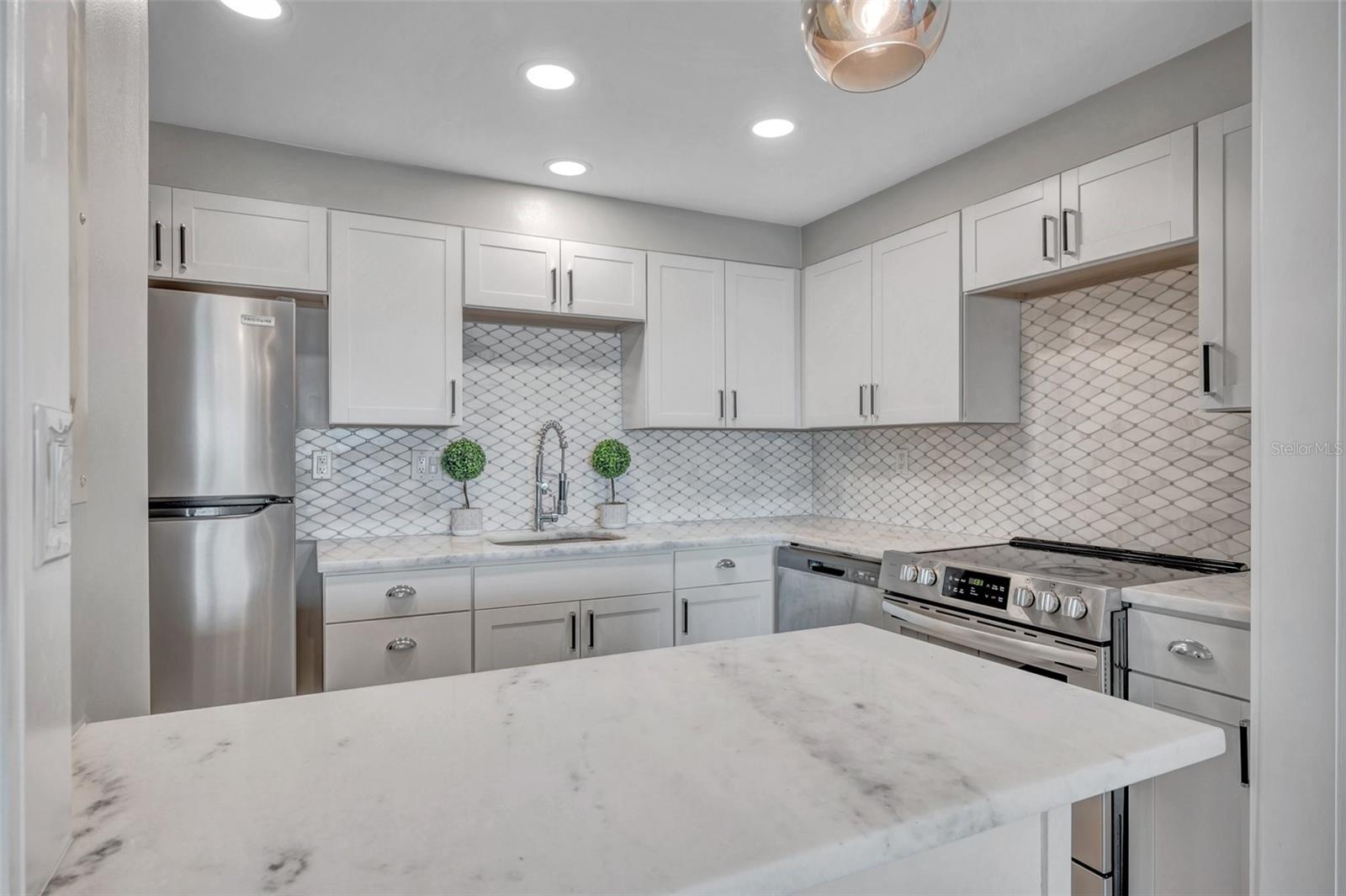 THREE PALMS POINTE - Residential
