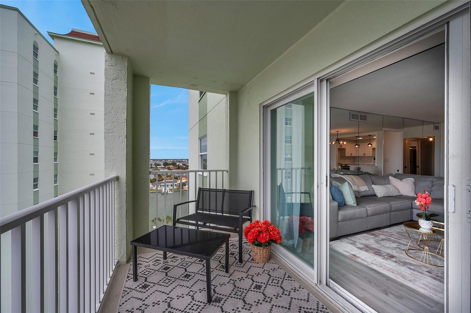 THREE PALMS POINTE - Residential