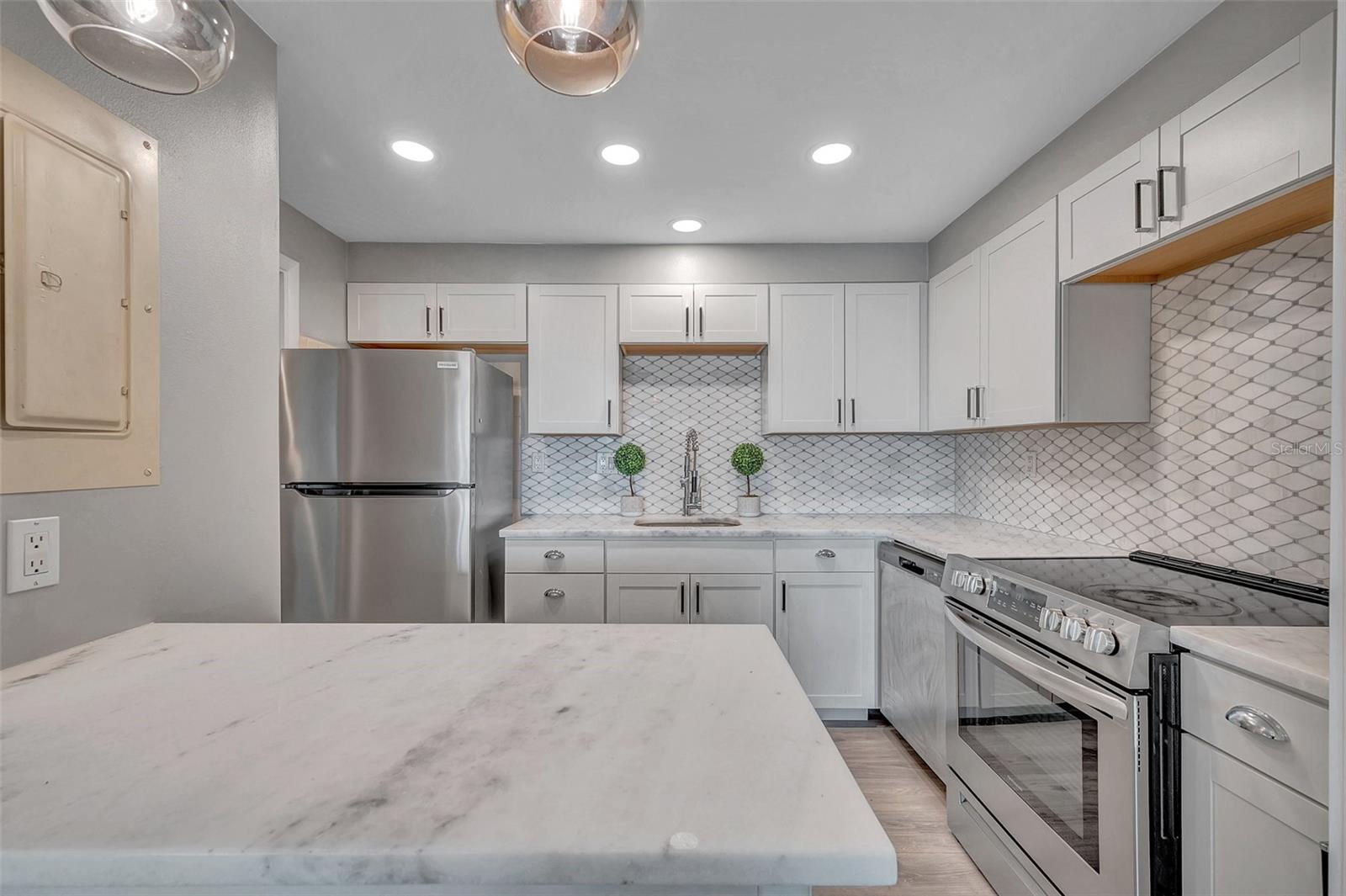 THREE PALMS POINTE - Residential