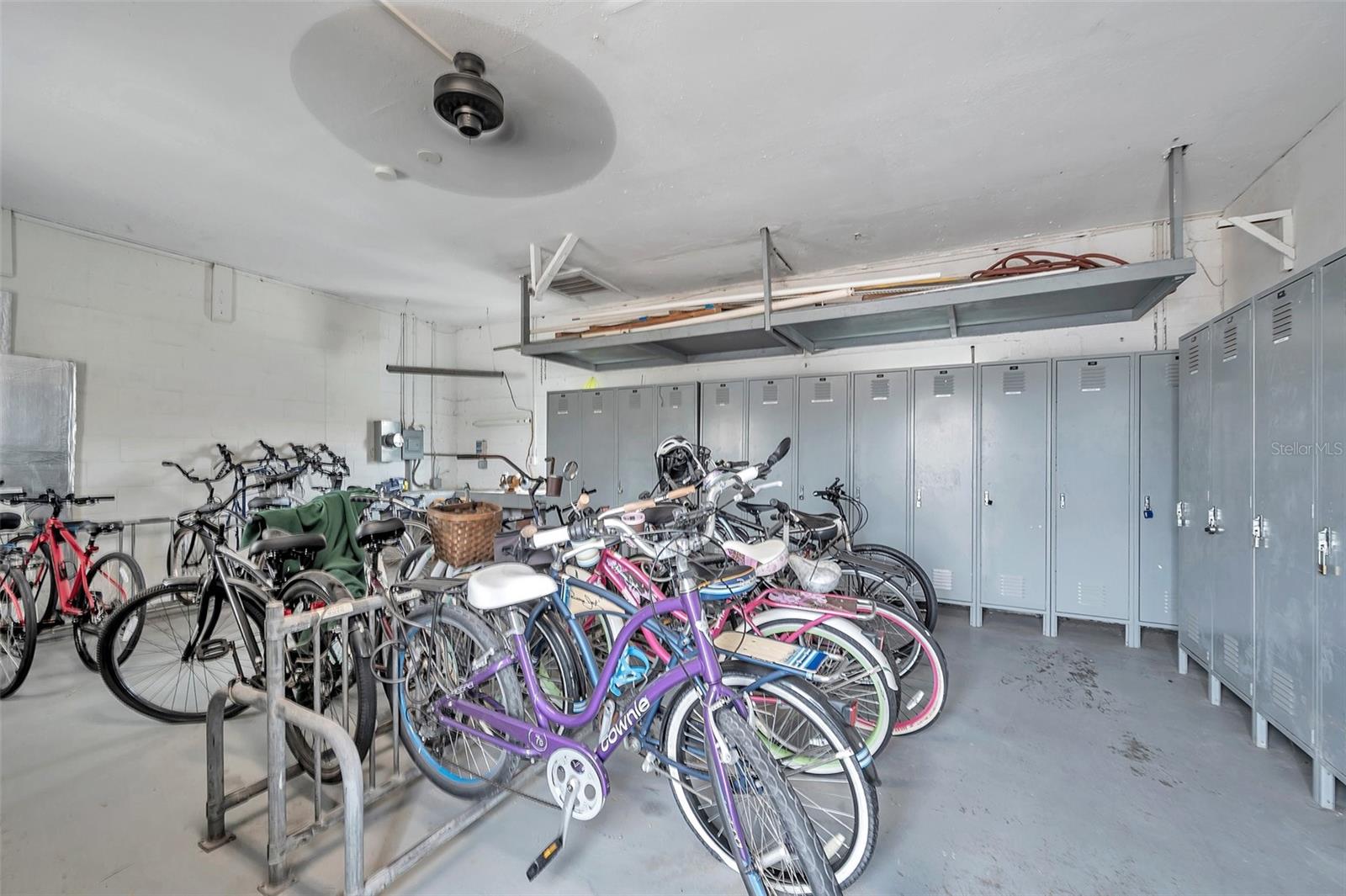 THREE PALMS POINTE - Residential