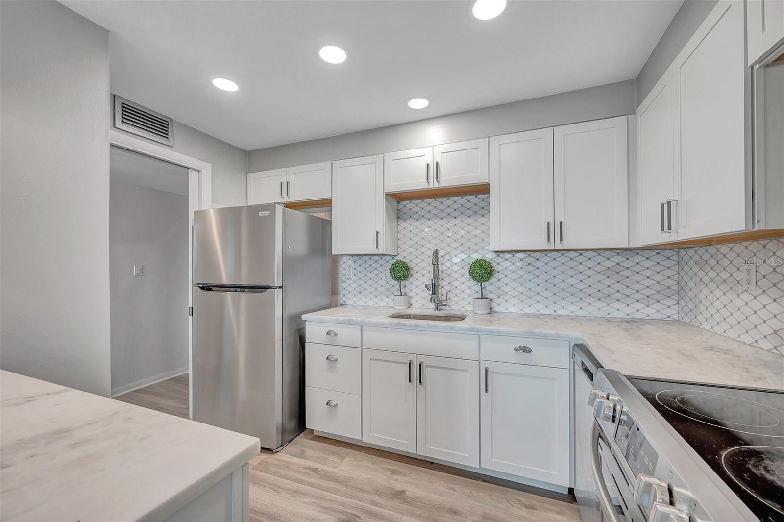 THREE PALMS POINTE - Residential