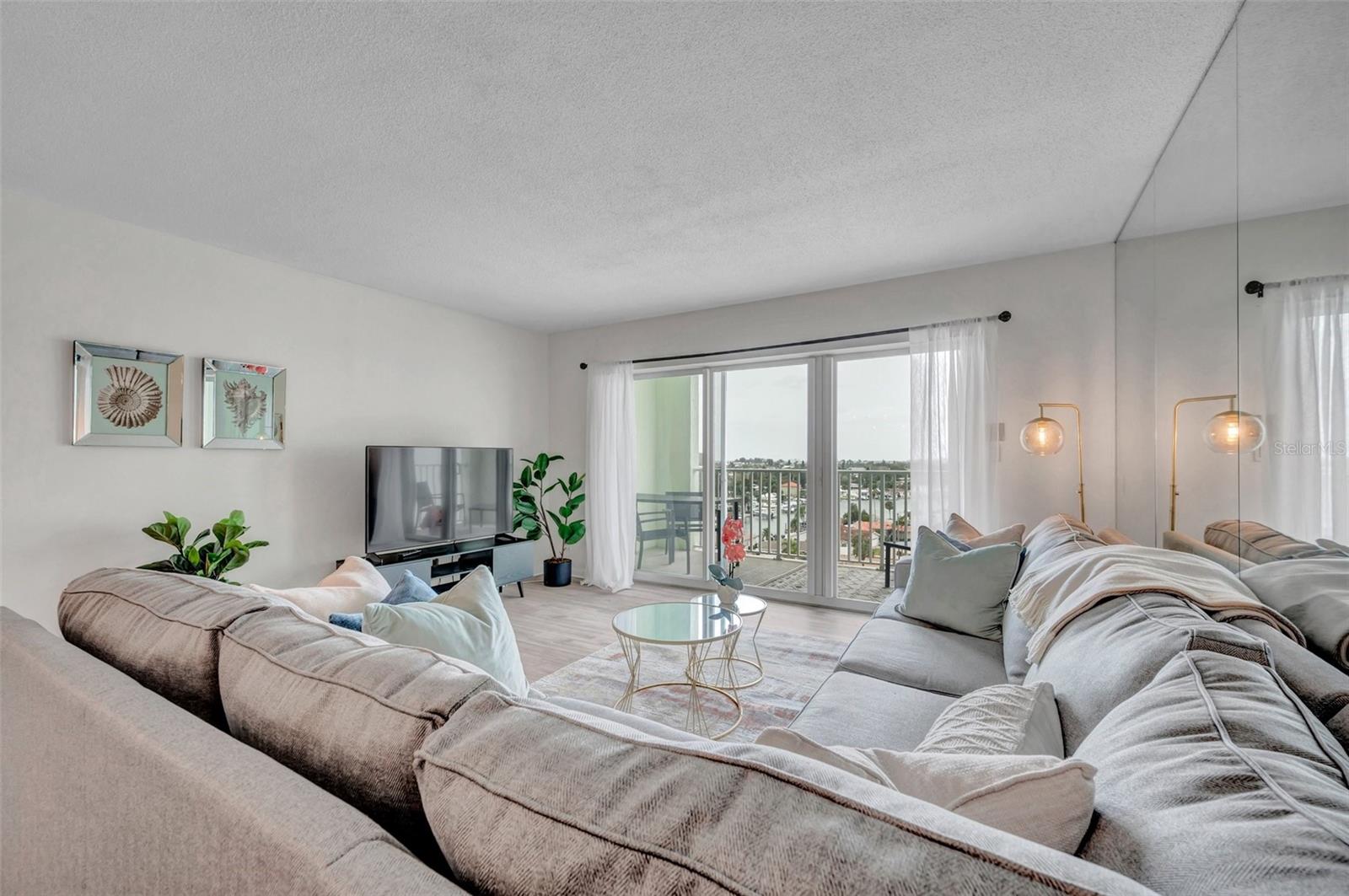 THREE PALMS POINTE - Residential