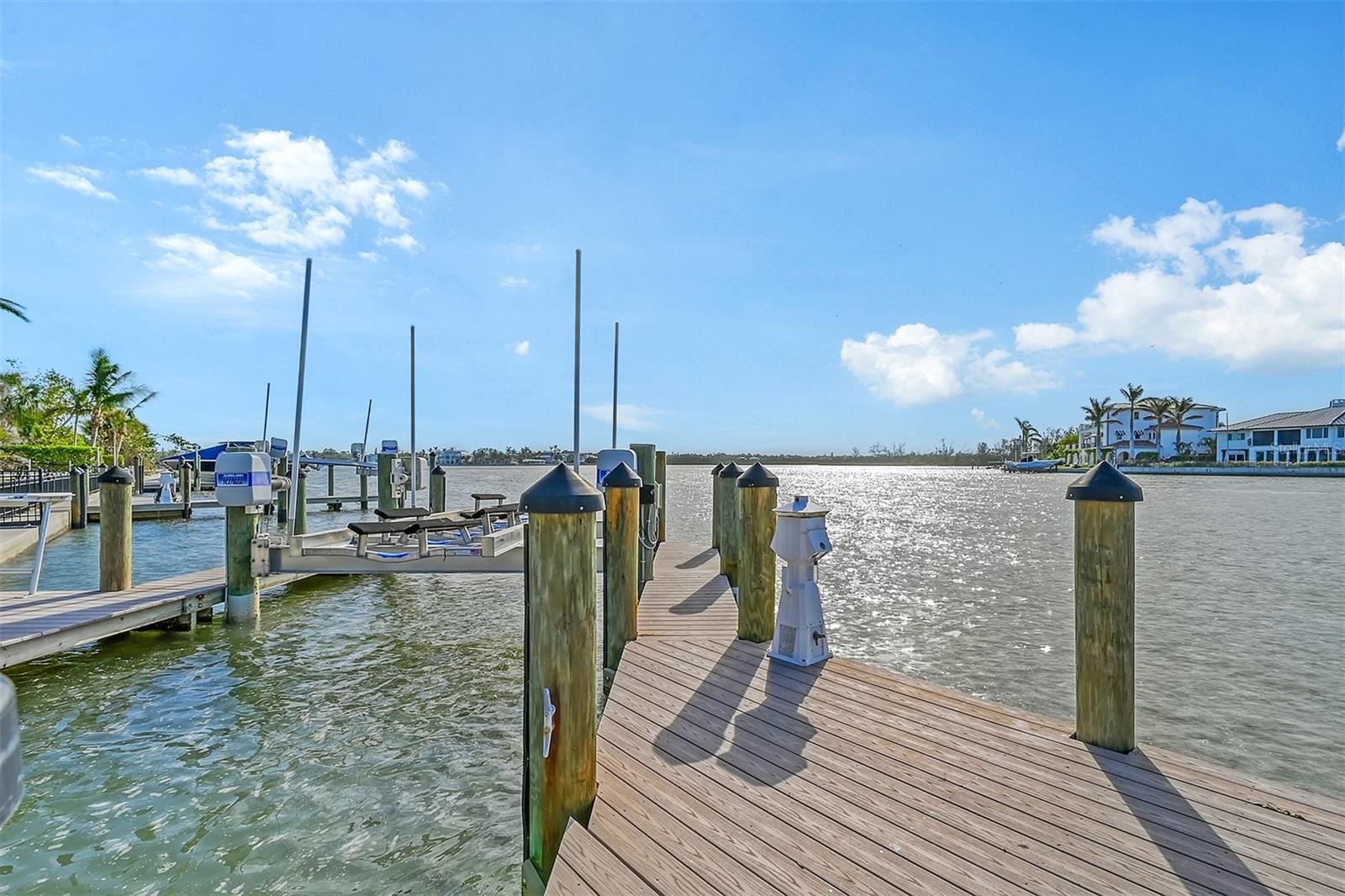 BAY ISLAND SHORES - Residential