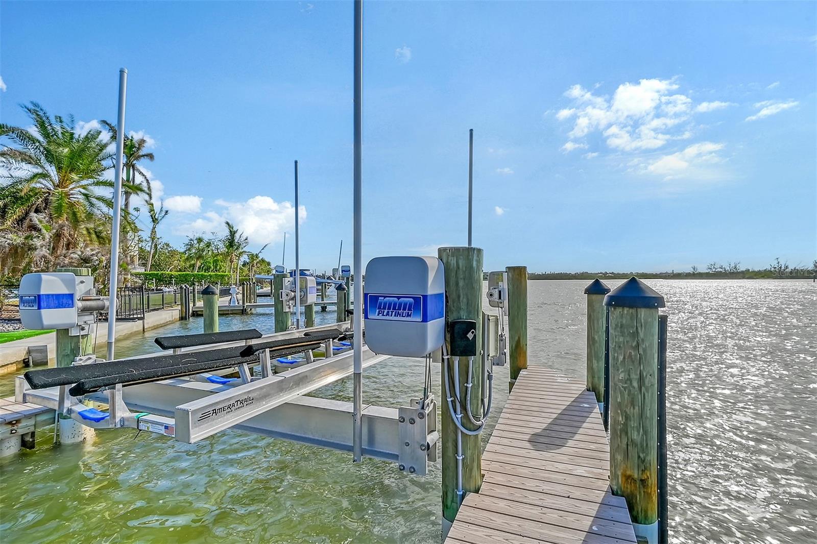 BAY ISLAND SHORES - Residential