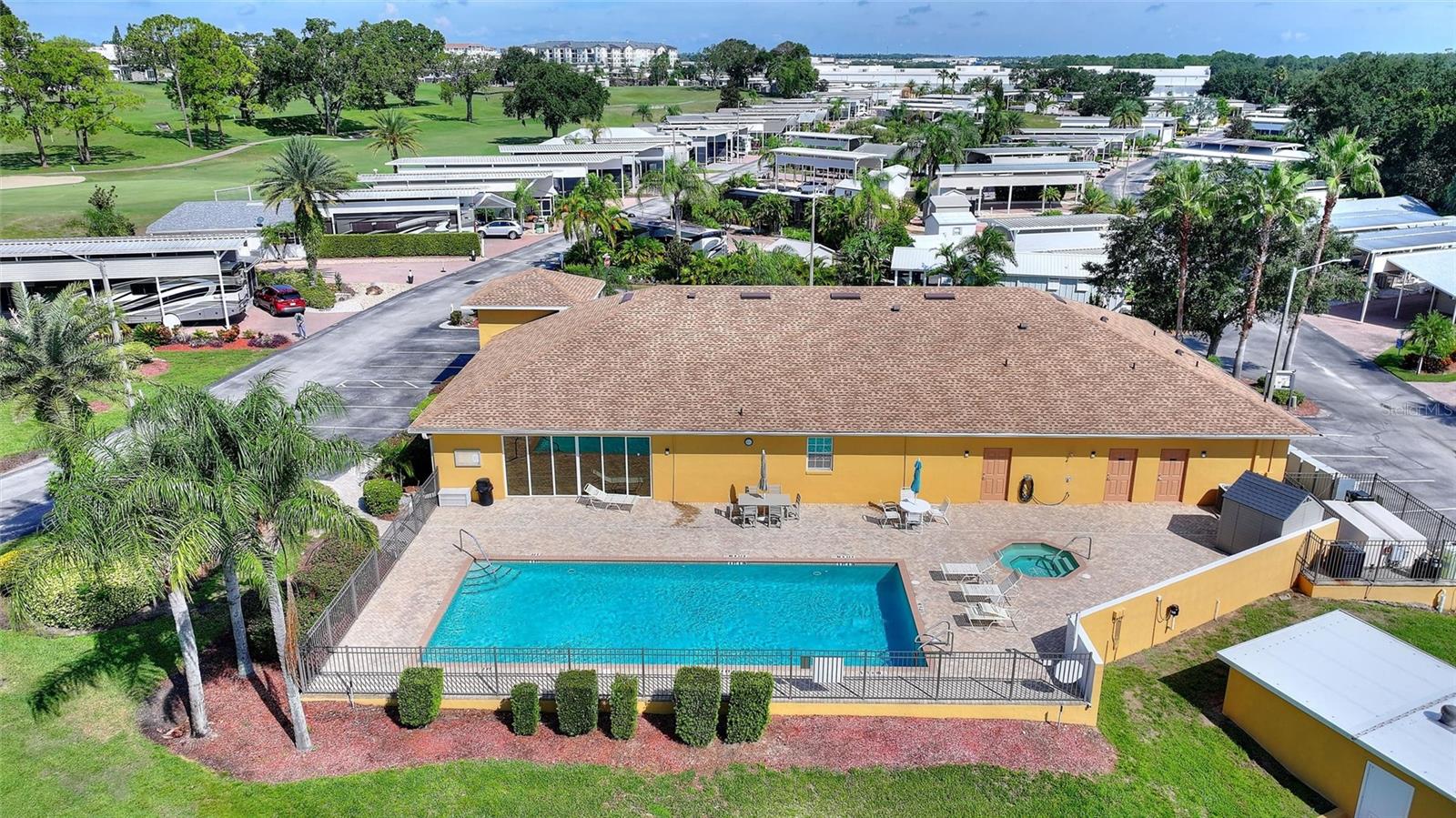 RESORT PH 03 C & D REGAL POINTE - Residential