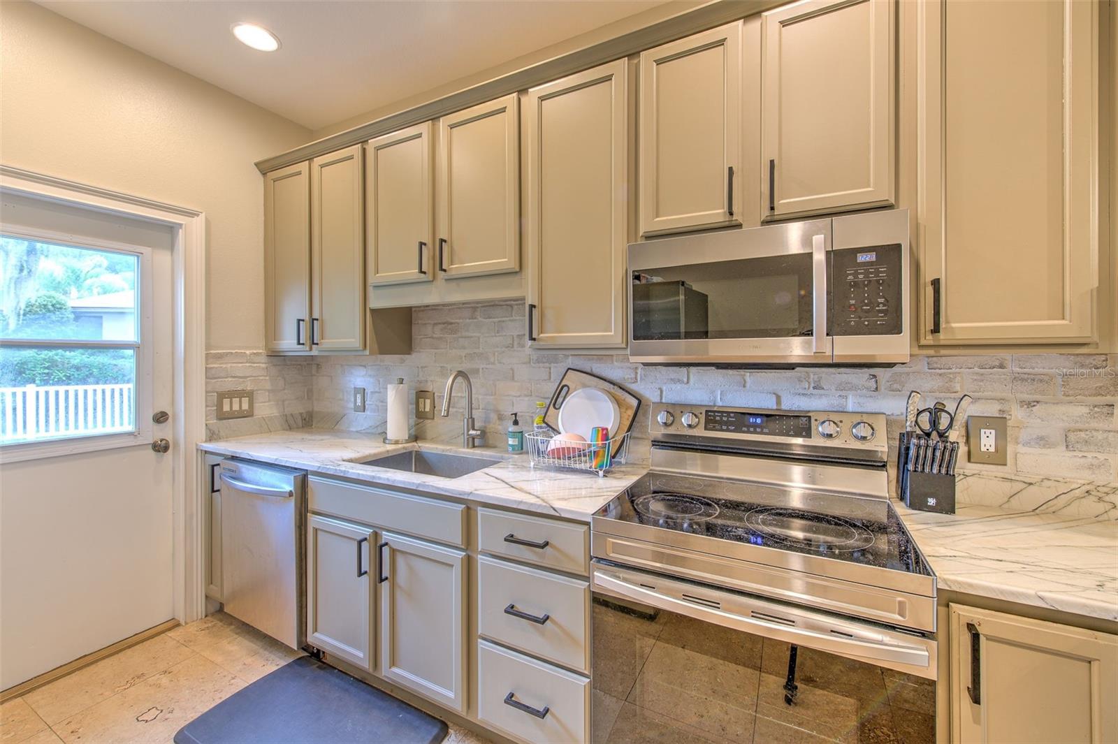 SOUTHERN OAKS - Residential