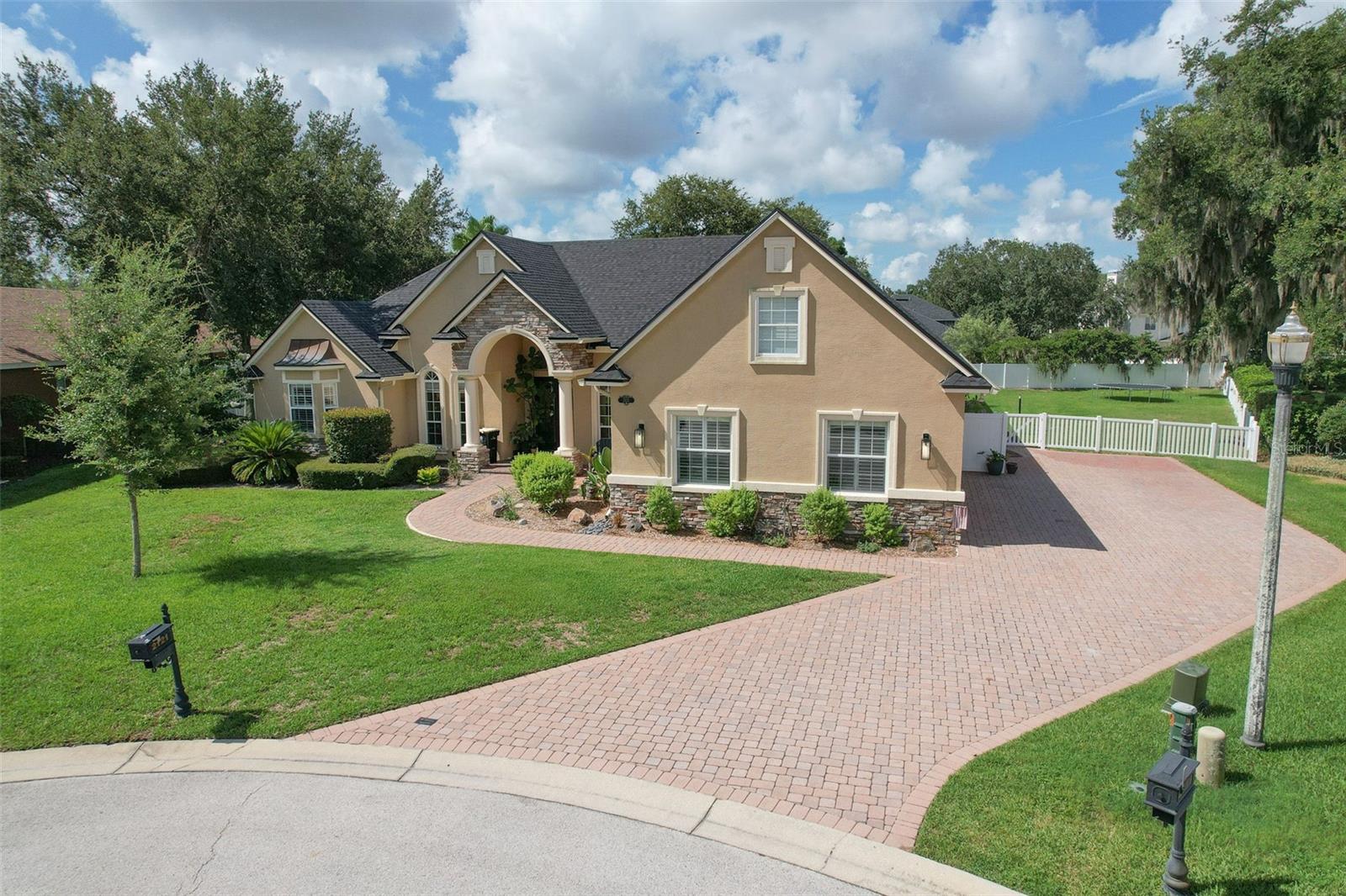 SOUTHERN OAKS - Residential