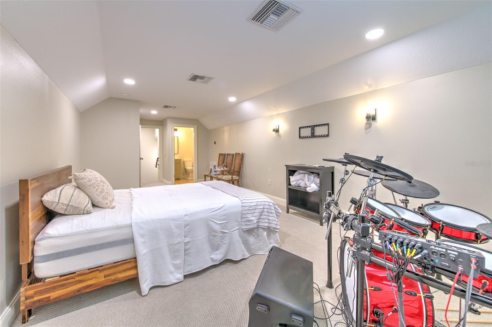 SOUTHERN OAKS - Residential