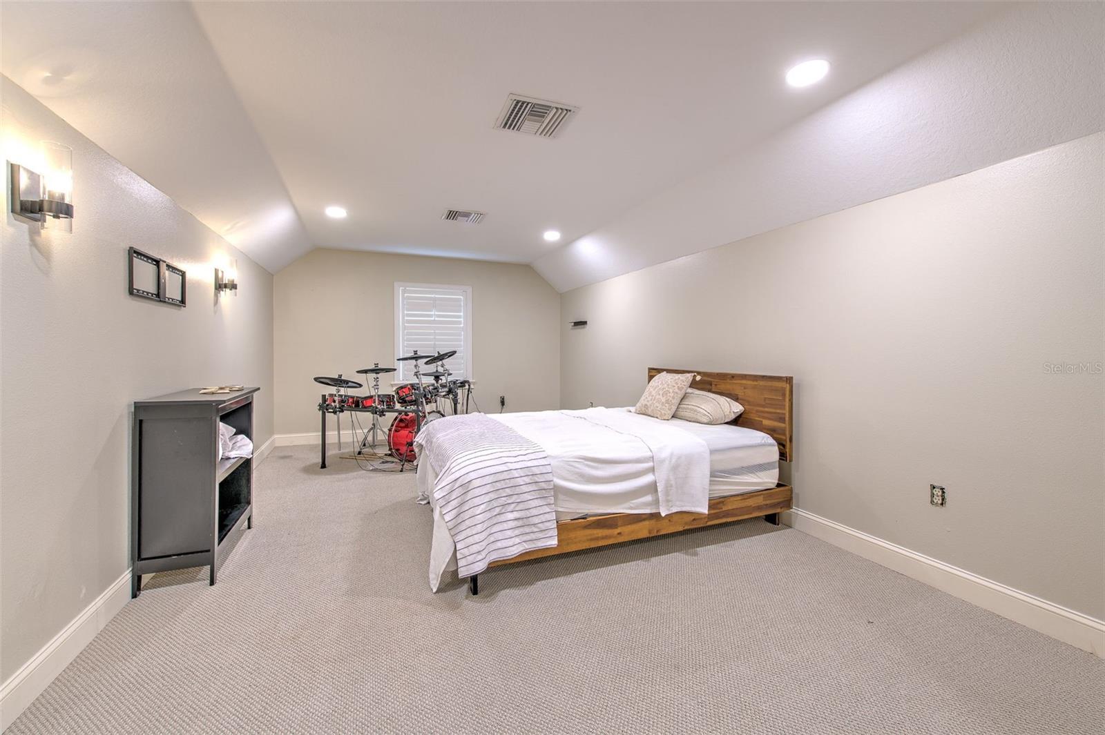 SOUTHERN OAKS - Residential