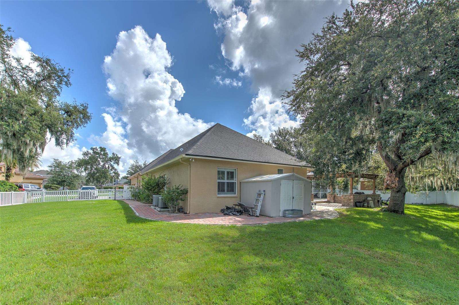 SOUTHERN OAKS - Residential