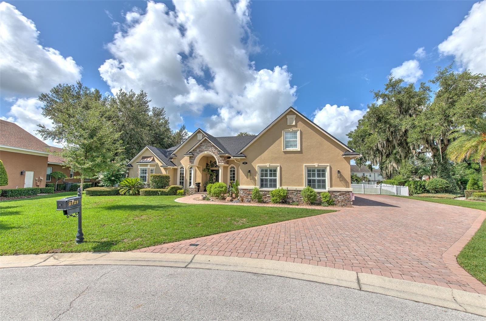 SOUTHERN OAKS - Residential