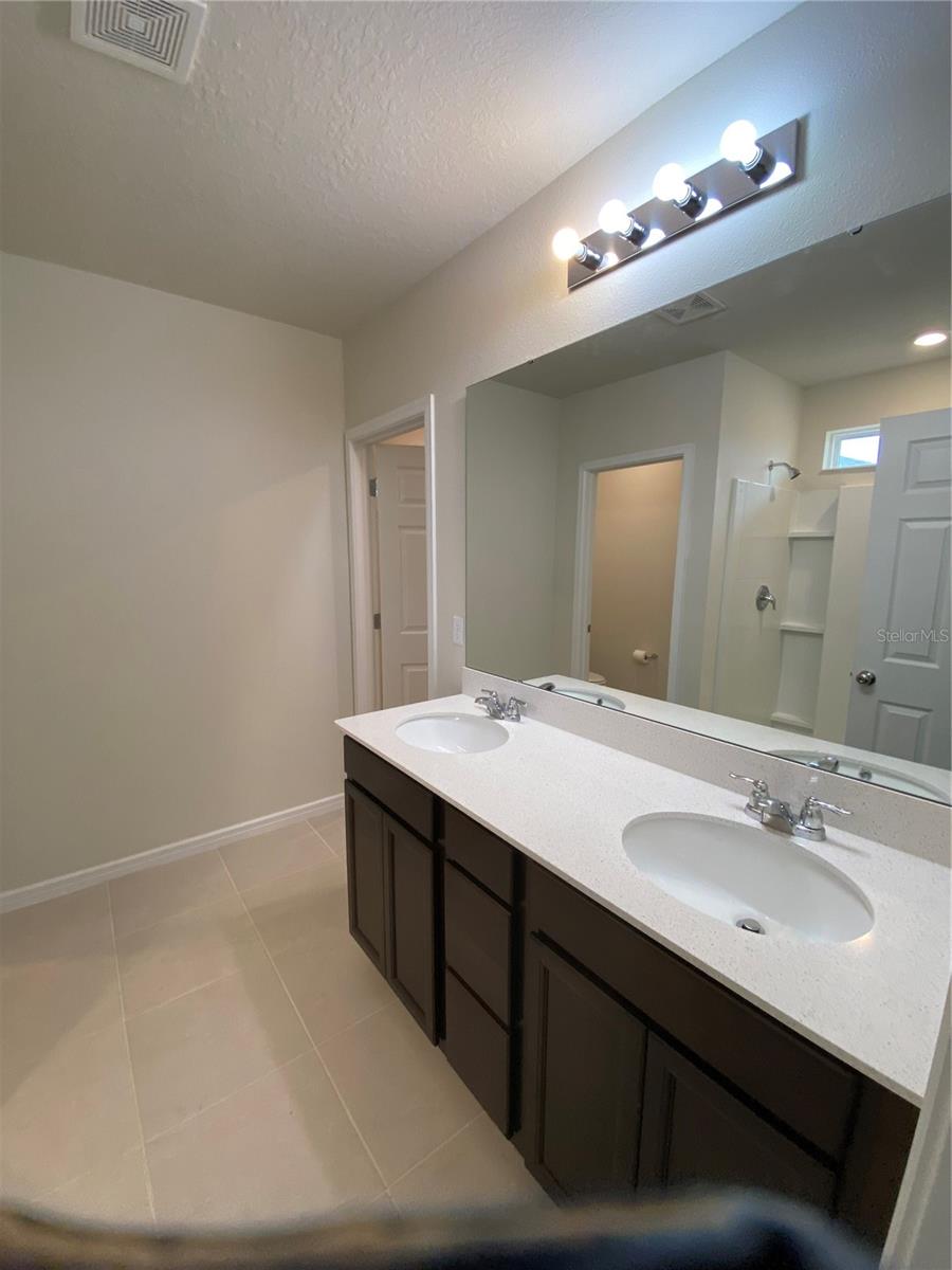 FOREST LAKE - Residential Lease
