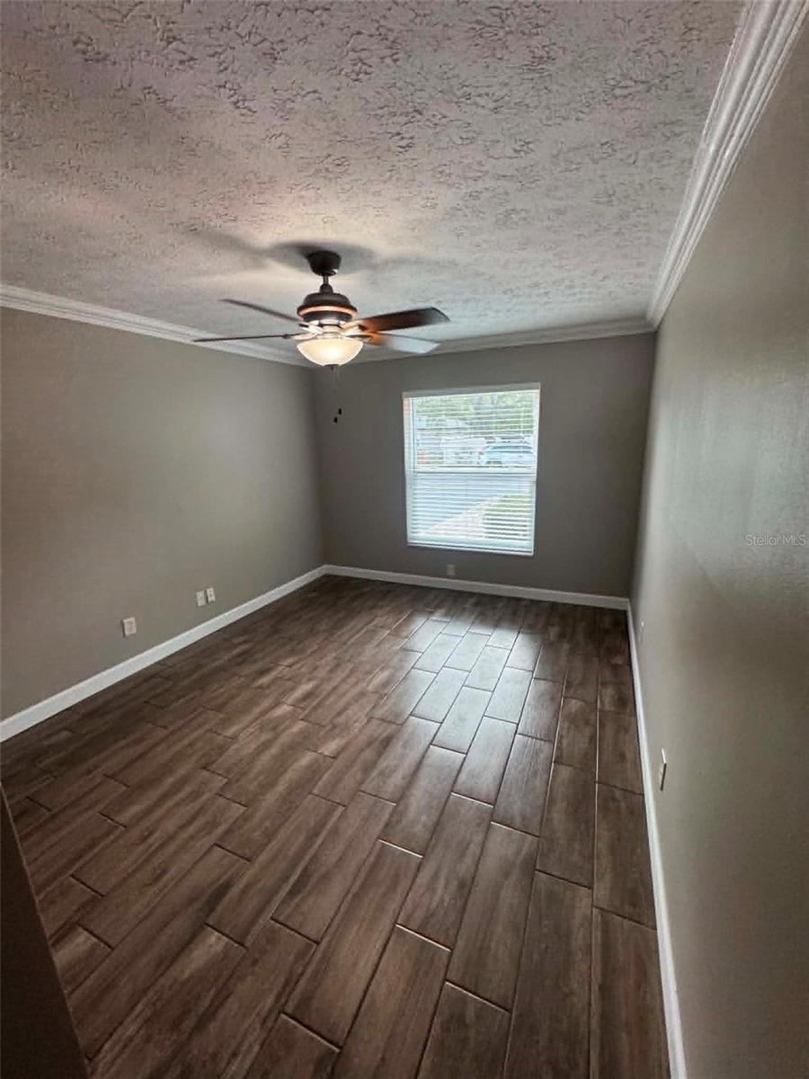 TROPICAL PINES - Residential Lease