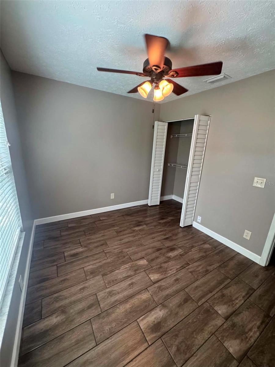 TROPICAL PINES - Residential Lease