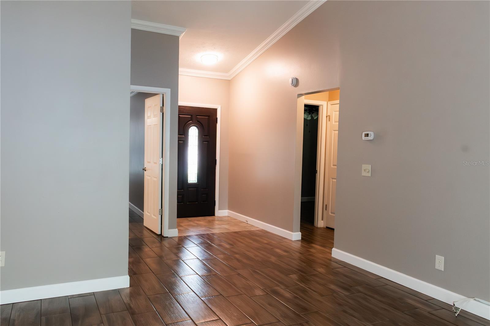TROPICAL PINES - Residential Lease