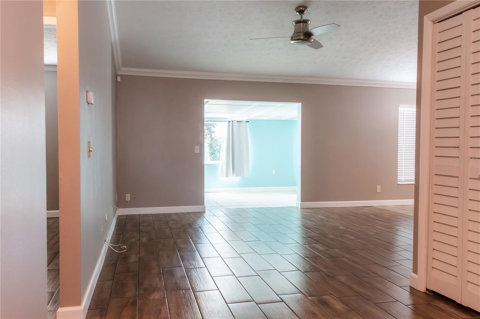 TROPICAL PINES - Residential Lease
