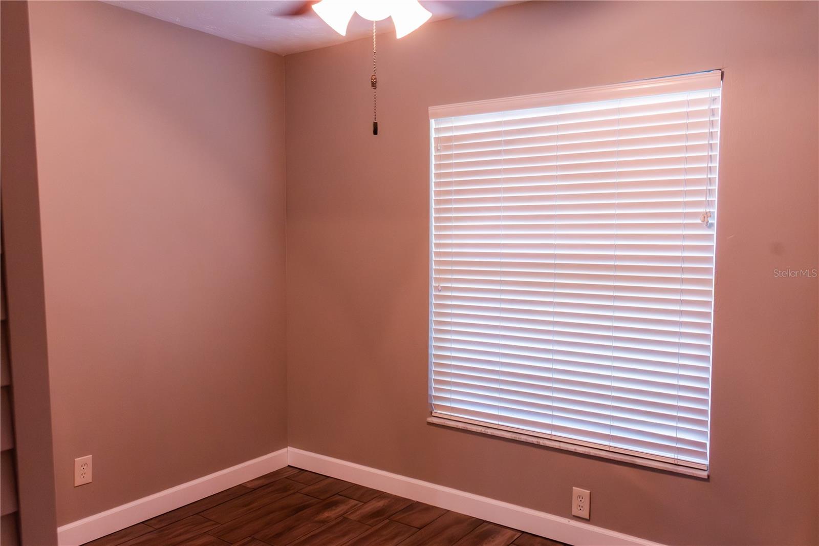 TROPICAL PINES - Residential Lease