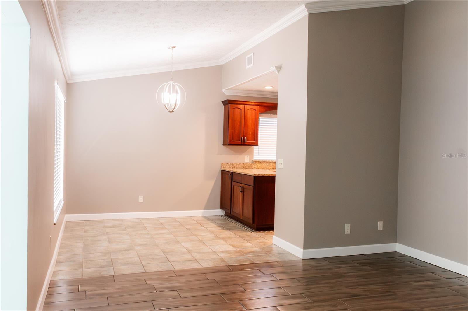 TROPICAL PINES - Residential Lease