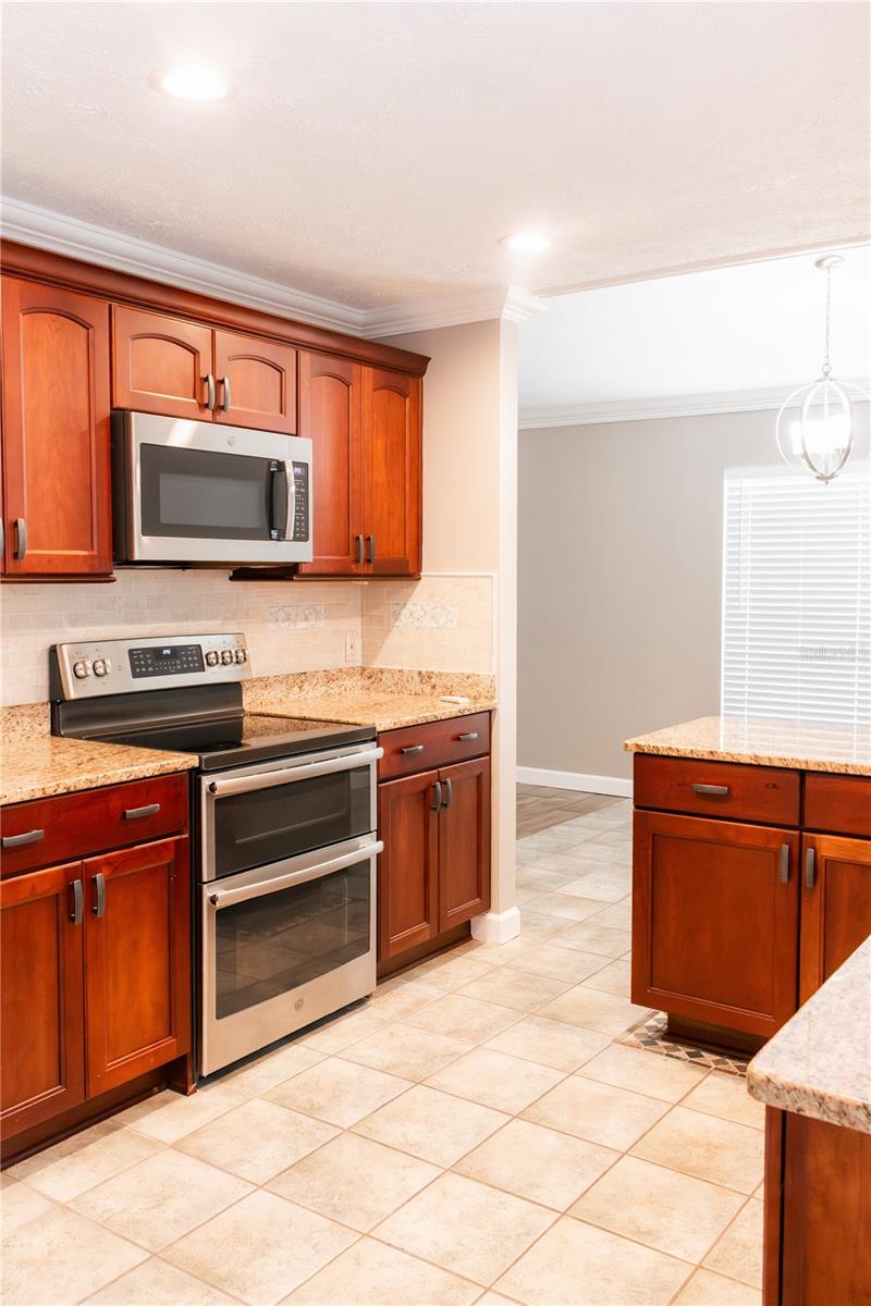 TROPICAL PINES - Residential Lease