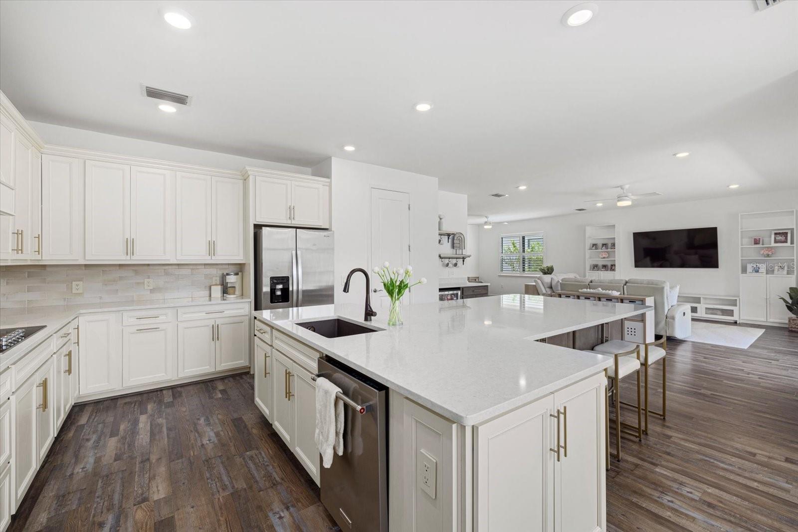 SAPPHIRE POINT PH IIIA - Residential