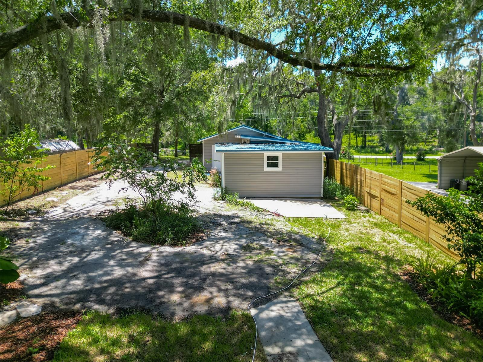 LAKE SHORE - Residential