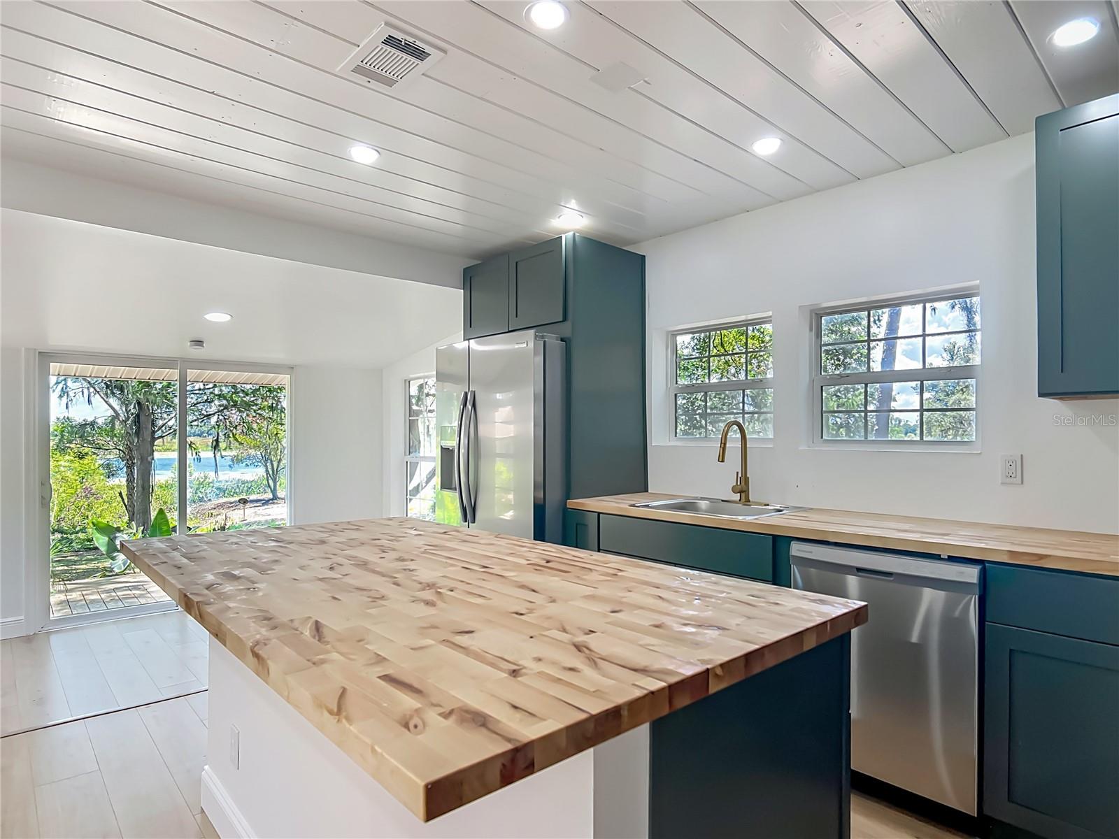 LAKE SHORE - Residential