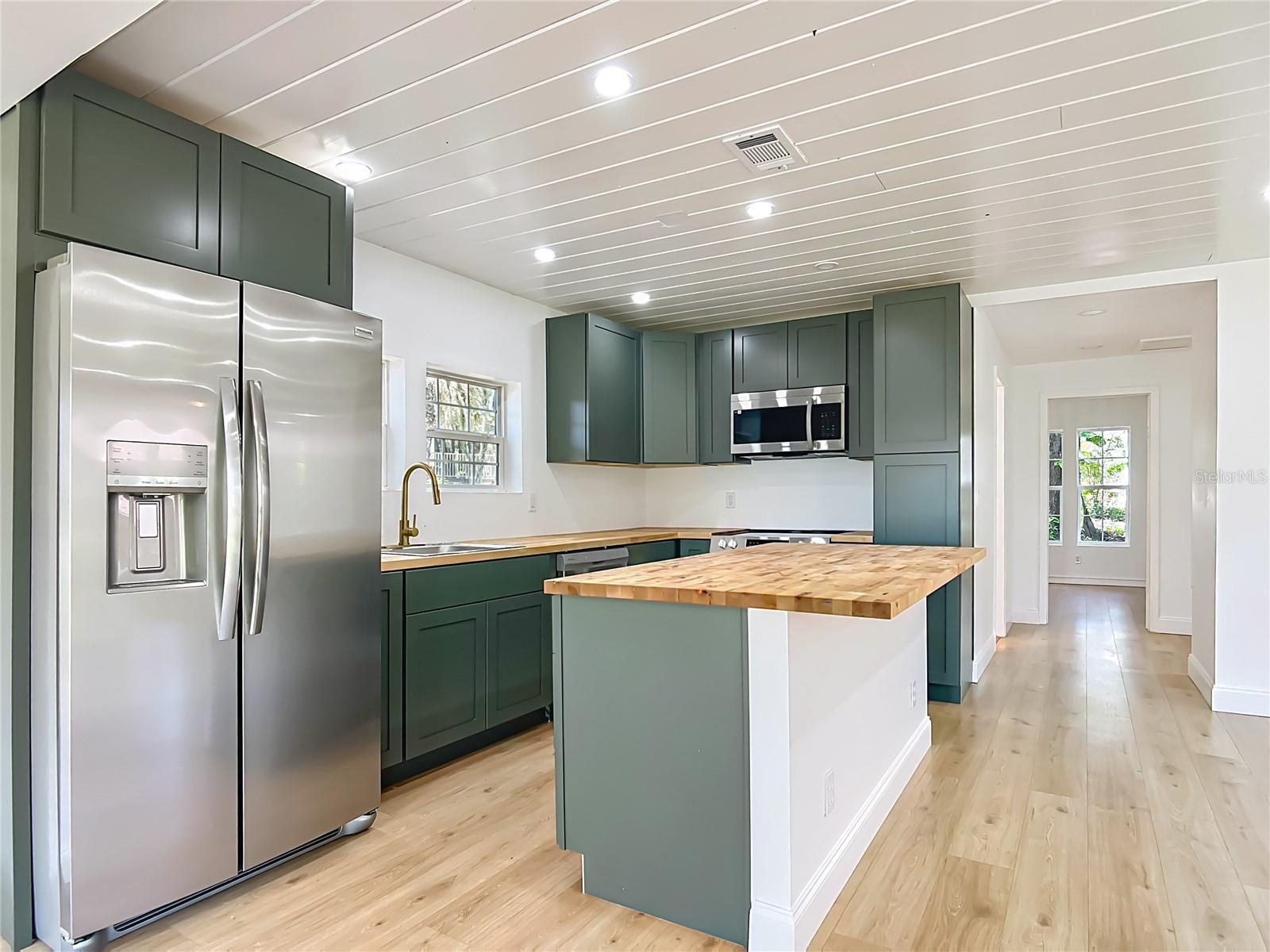 LAKE SHORE - Residential