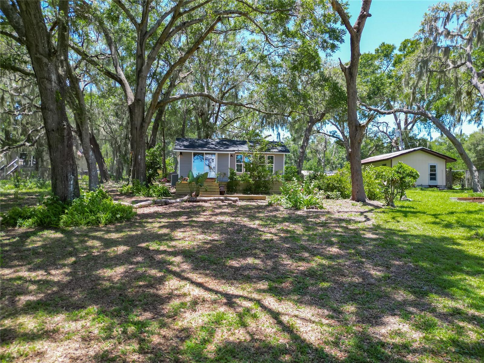 LAKE SHORE - Residential