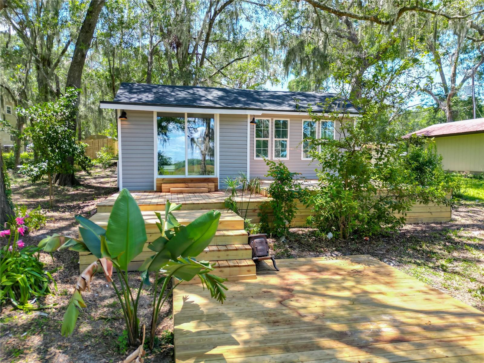 LAKE SHORE - Residential