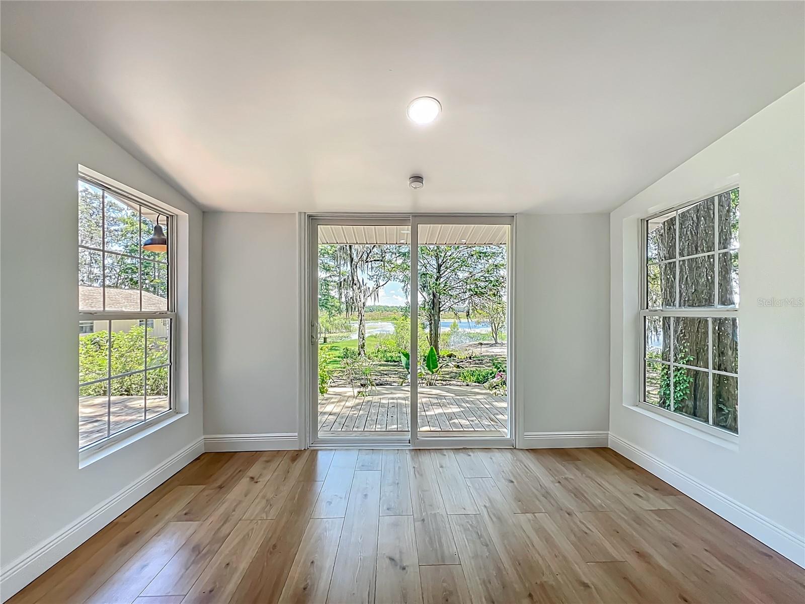 LAKE SHORE - Residential