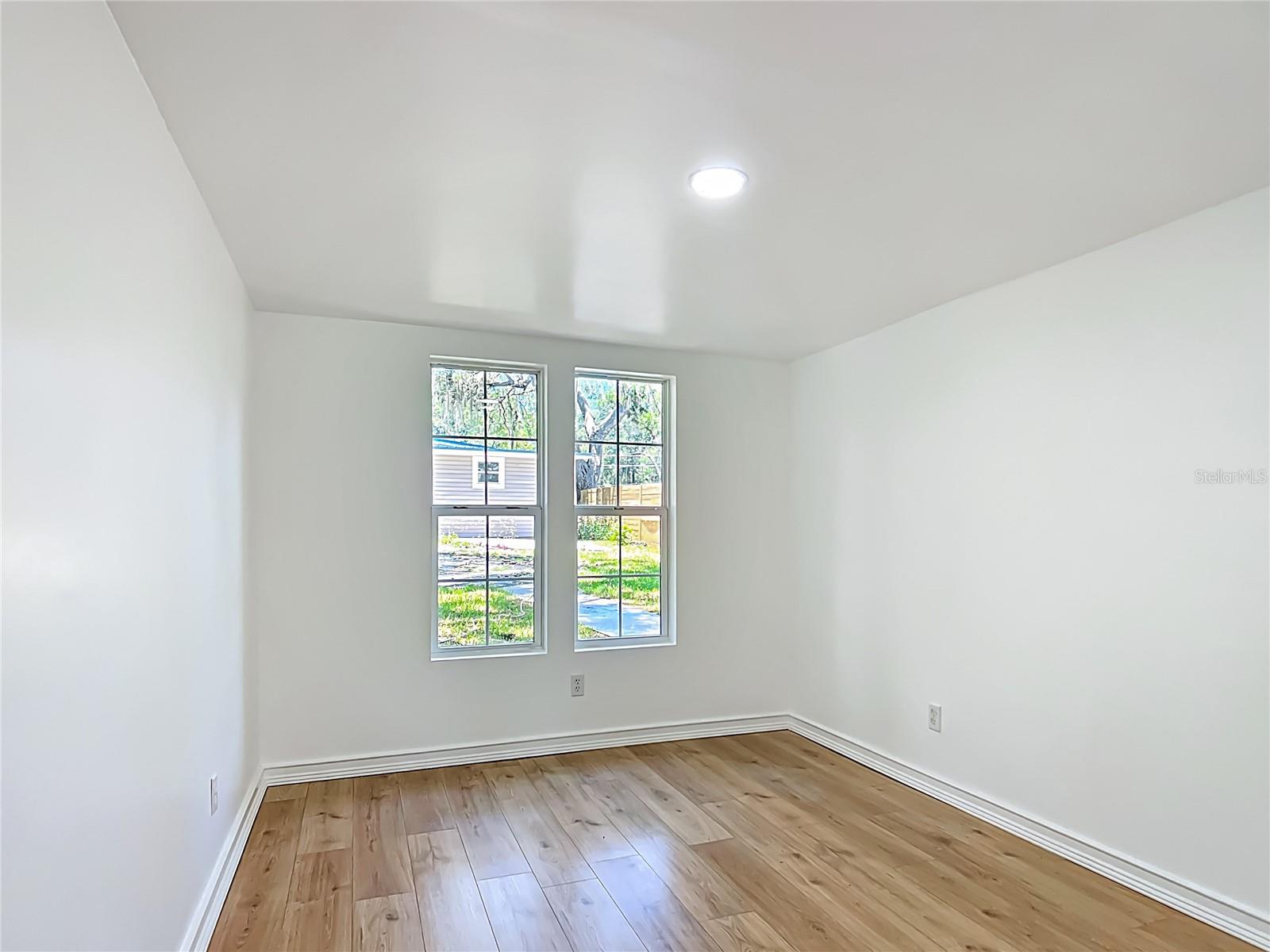 LAKE SHORE - Residential
