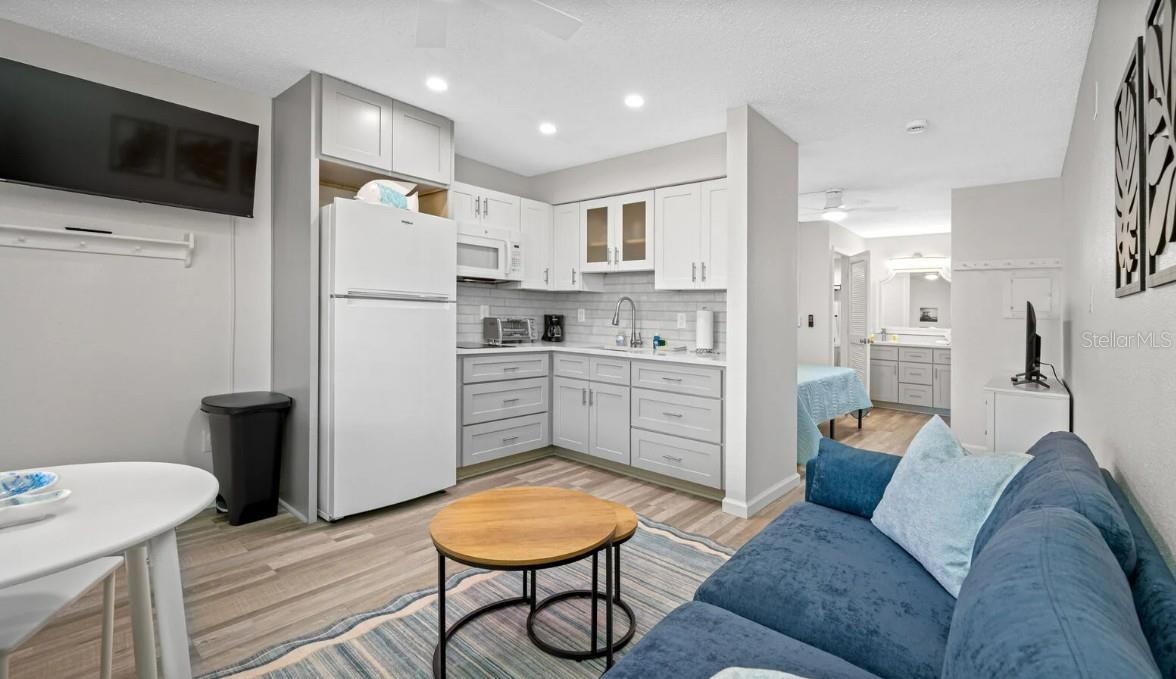 CHATEAU CONDO THE - Residential