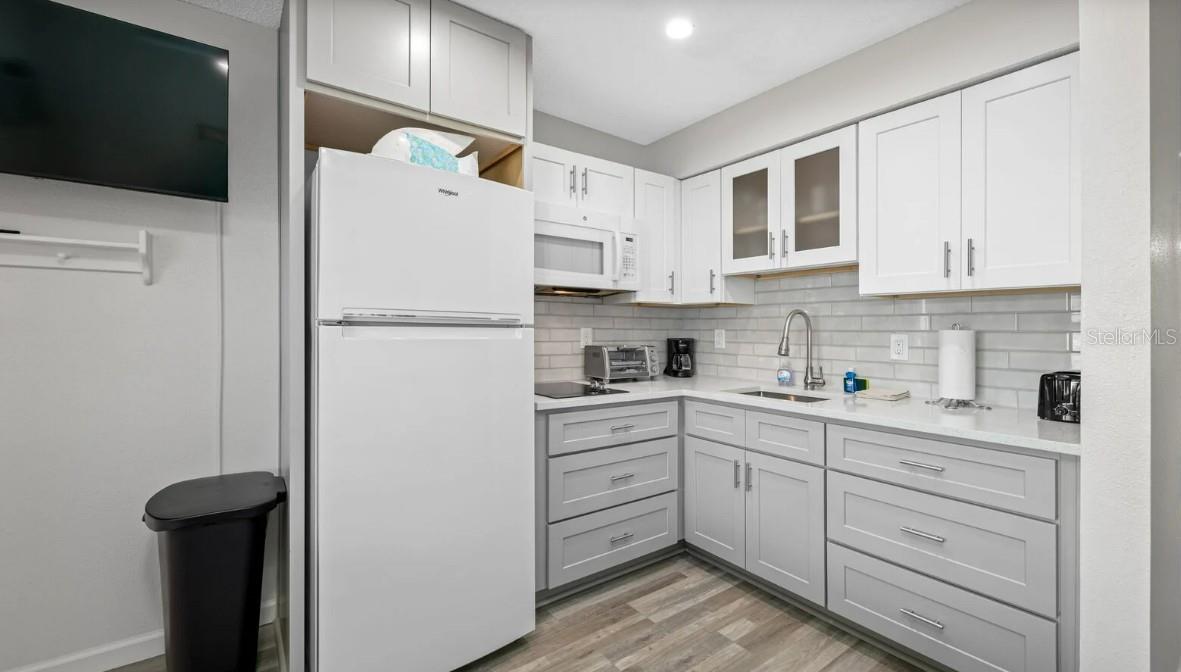 CHATEAU CONDO THE - Residential