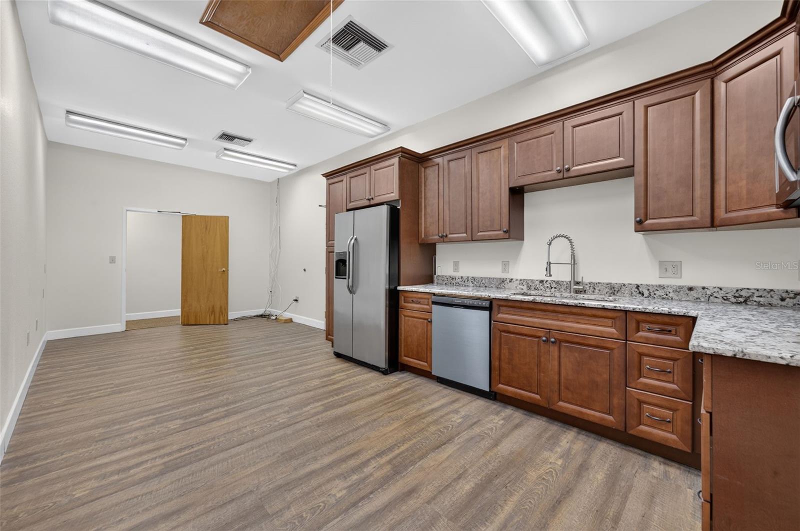 KILLARNEY ESTATES - Commercial Sale