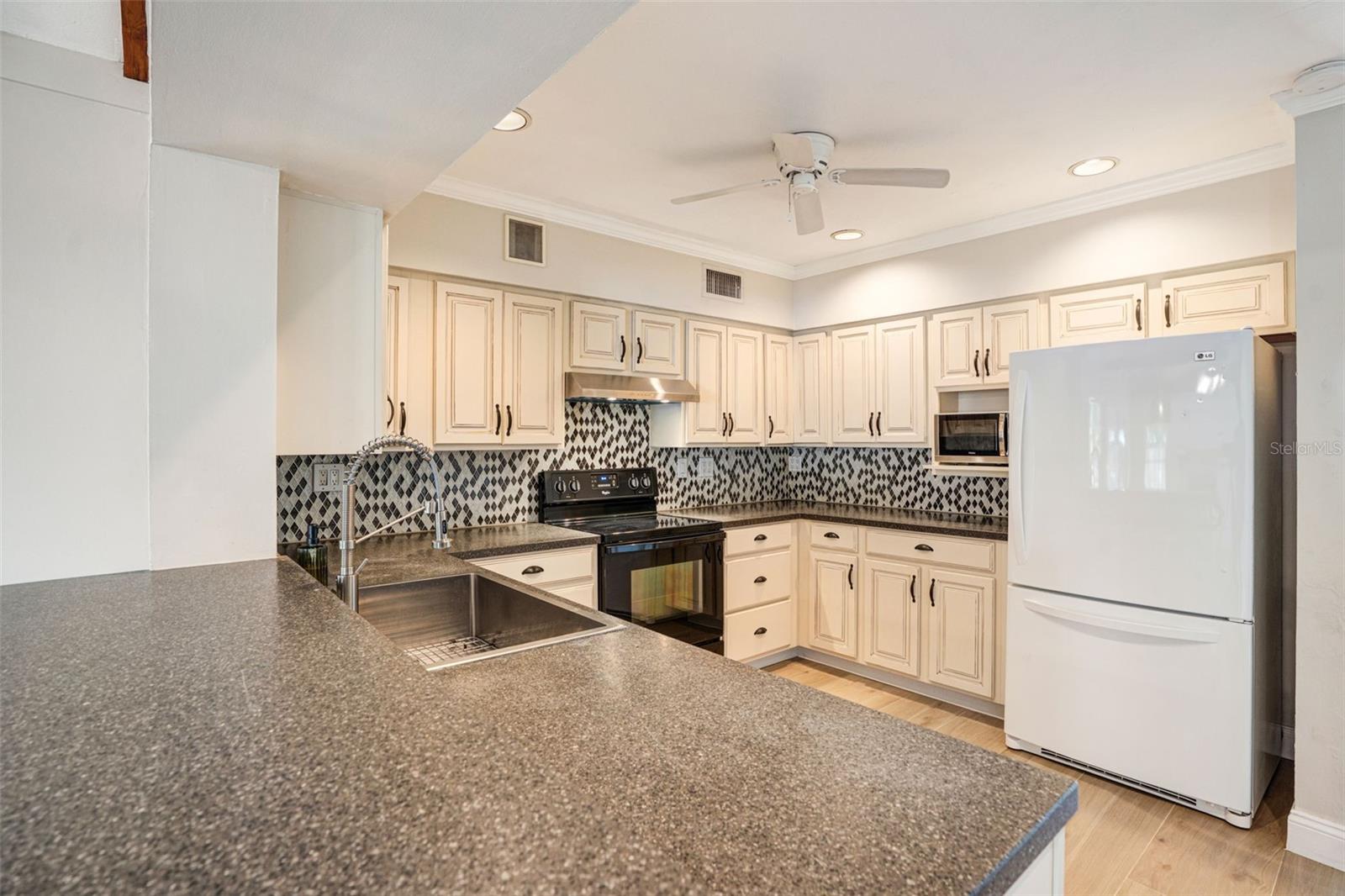 SOUTH GATE RIDGE 02 - Residential